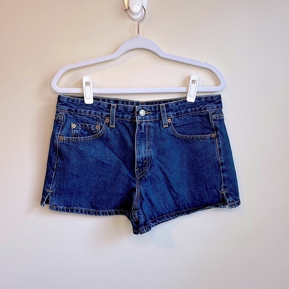 Levi’s Vintage Y2K Juniors Size 11 High Rise Med. Blue Wash Jean Shorts **EUC**